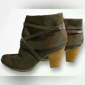 Crown Vintage Brown Suede Boots Size 11 Side Zip with 3 inch heel NEW